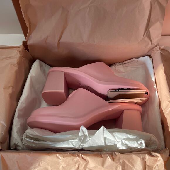 MIU MIU Lifestyle Logo Rubber Clog Mules in Light Pink Size 39/9 - Picture 12 of 16